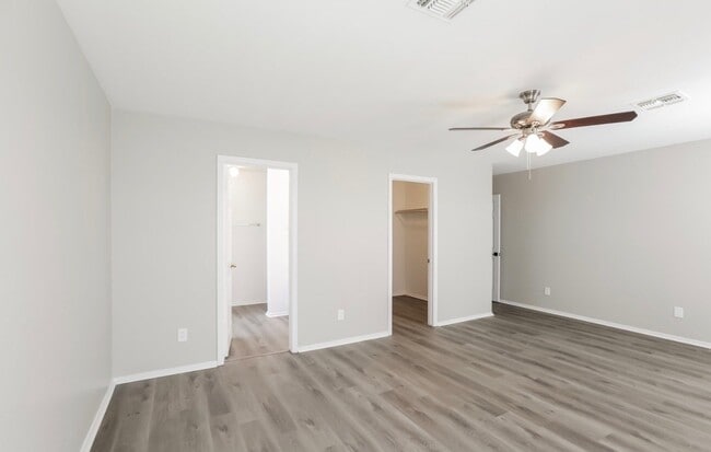 Building Photo - 3134 W Wayland Dr