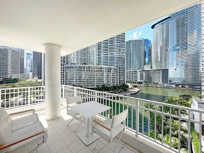 Building Photo - 801 Brickell Key Blvd