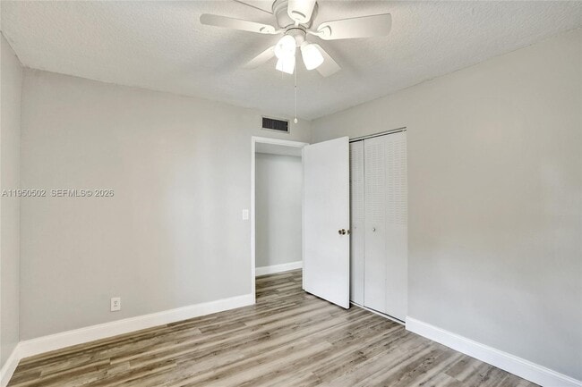 Building Photo - 9451 Live Oak Pl