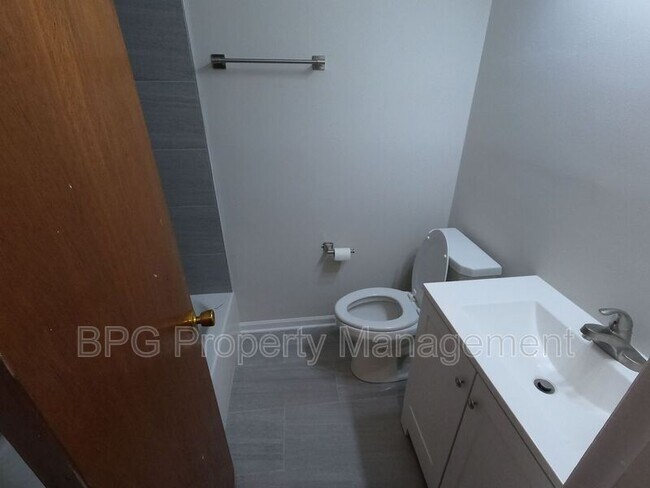 Building Photo - 8810 Wesley Ave