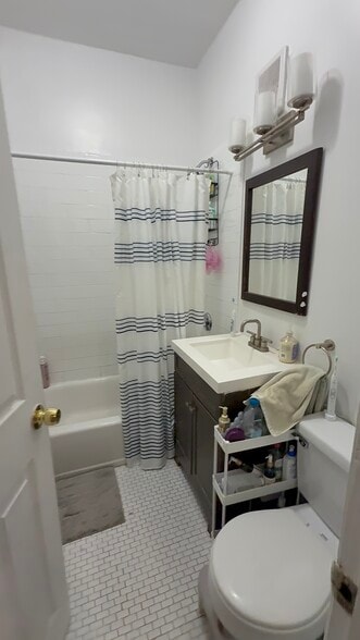 Building Photo - 74 Fenway