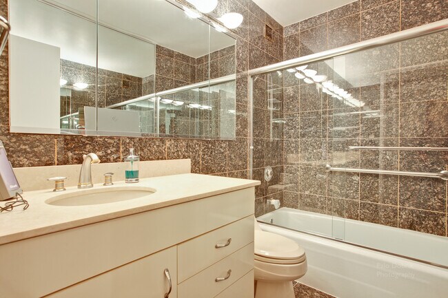 Bath 1 - 100 E Bellevue Plz