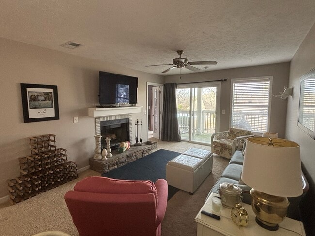 Building Photo - 1006 Brookhollow Dr