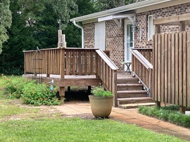 Building Photo - ***MOVE-IN SPECIAL*** $500 OFF OF YOUR FIR...