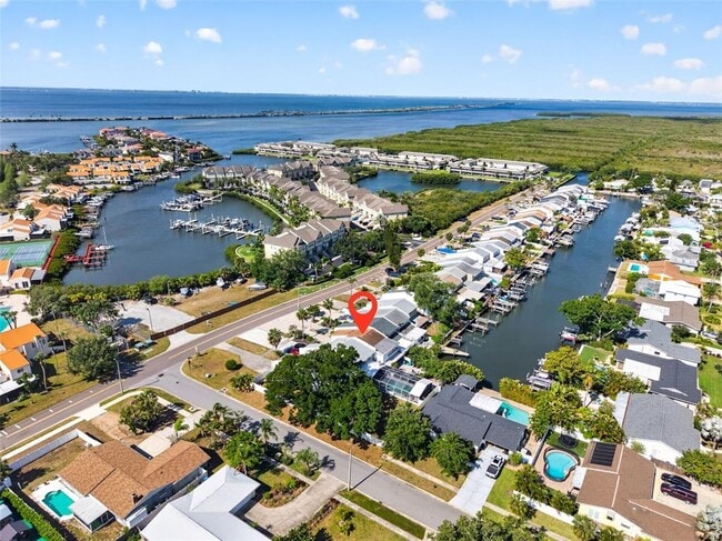 Building Photo - 8705 Bay Pointe Dr