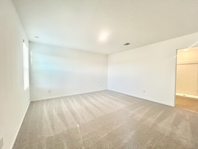 Building Photo - 921 Lago Laceno Ln