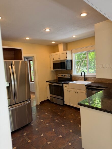 Kitchen - 5820 SW Nevada Ct