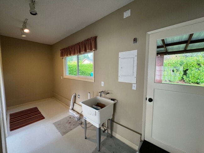 Building Photo - 5408 NE 49th St