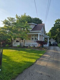 Building Photo - Charming 3-Bedroom Home in Desirable Allis...