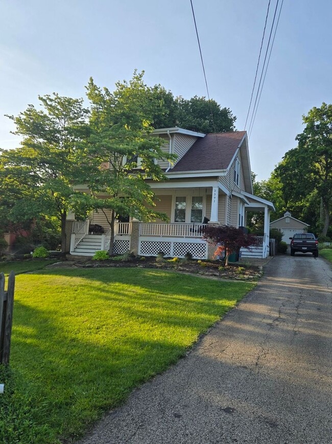 Primary Photo - Charming 3-Bedroom Home in Desirable Allis...