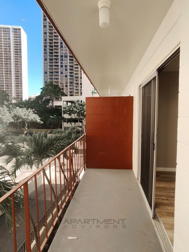 Building Photo - 2541 Kuhio Ave.