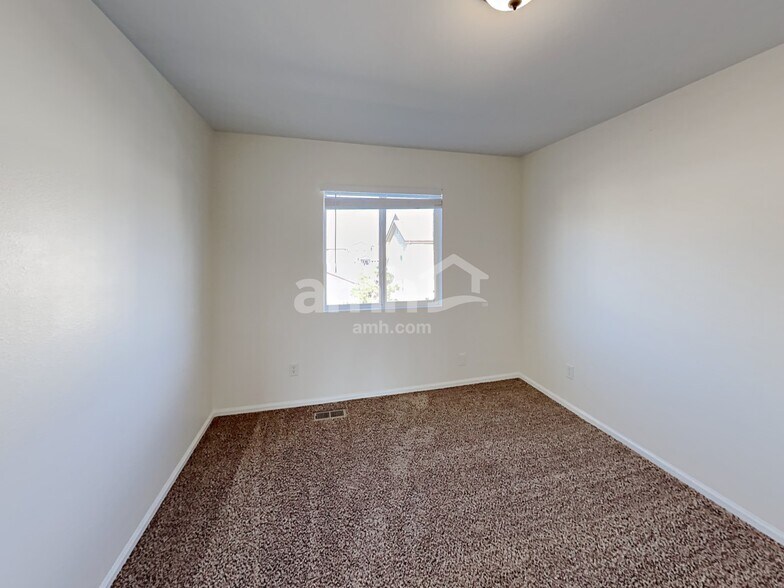 Building Photo - 14387 E 101st Ave