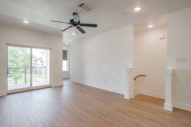 Building Photo - 2341 Benbrook Blvd