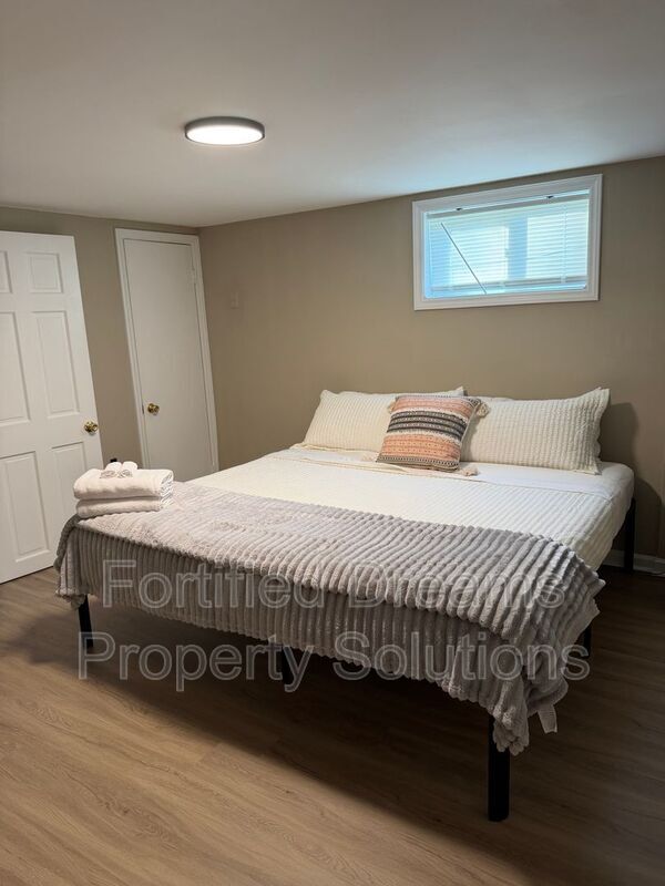 Building Photo - 2203 Maywood St