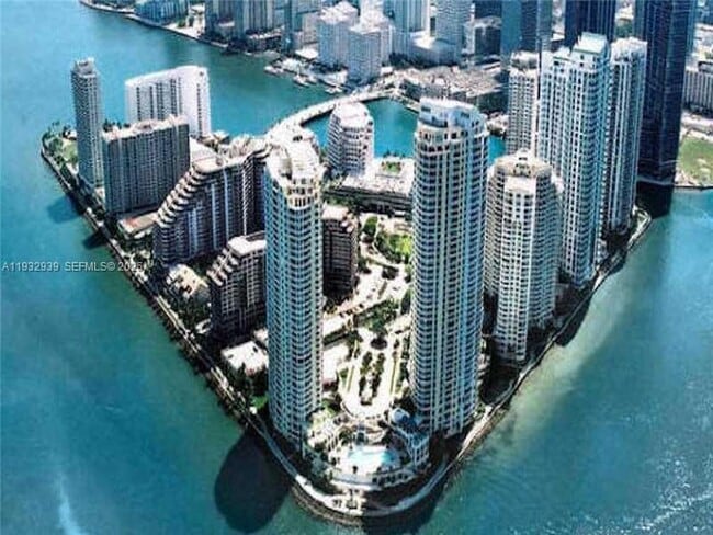 Building Photo - 540 Brickell Key Dr