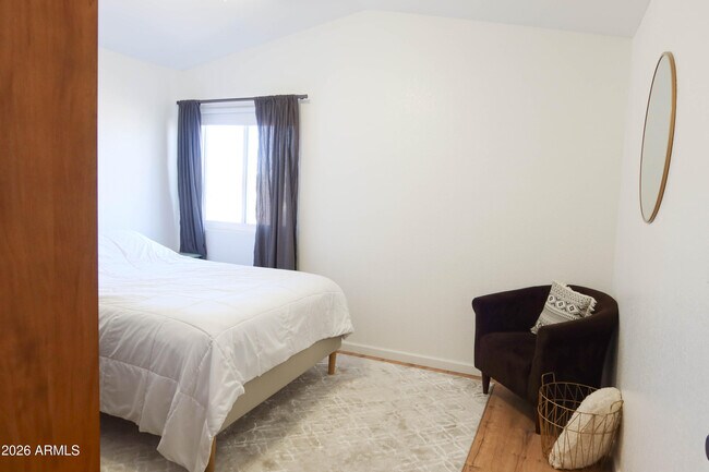 Building Photo - 3113 E Topeka Dr