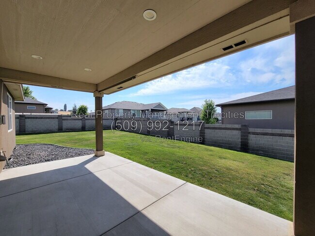 Building Photo - 1108 S Kansas Pl