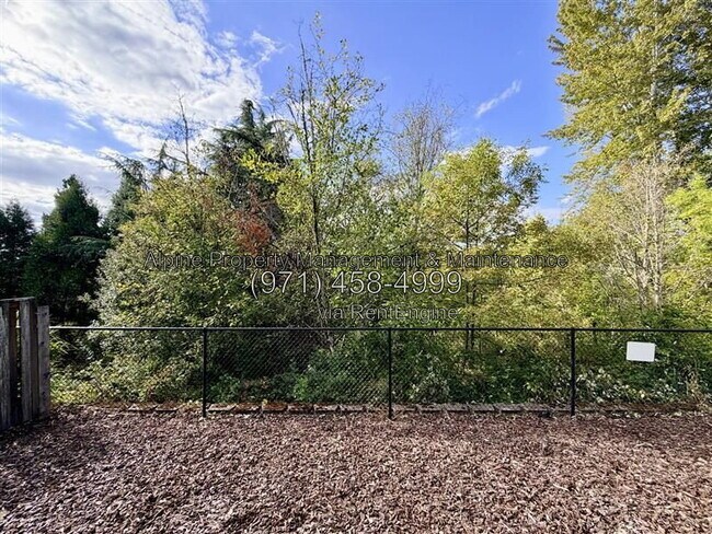 Building Photo - 4143 NW Meisner Dr