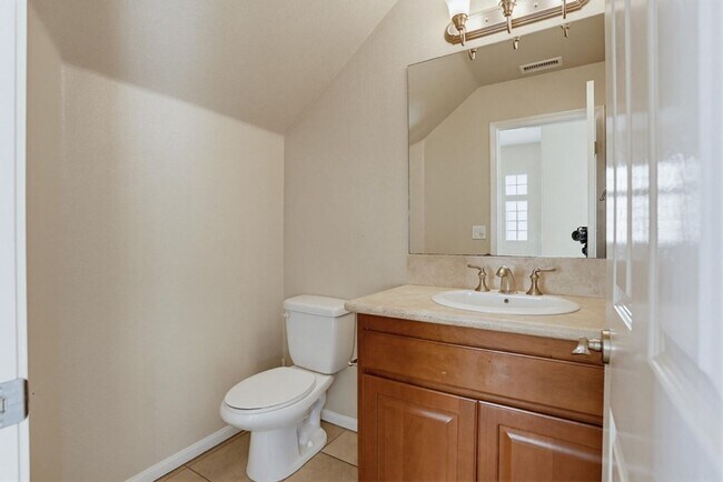 Building Photo - 3 Bedroom Home Available Now!