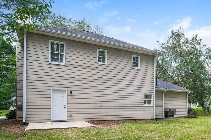 Building Photo - 1325 Burning Bush Dr