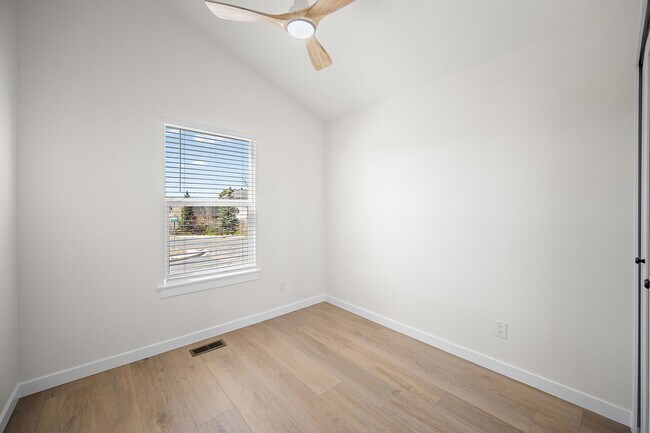 Building Photo - Stunning tri-level remodeled home in Briargate!