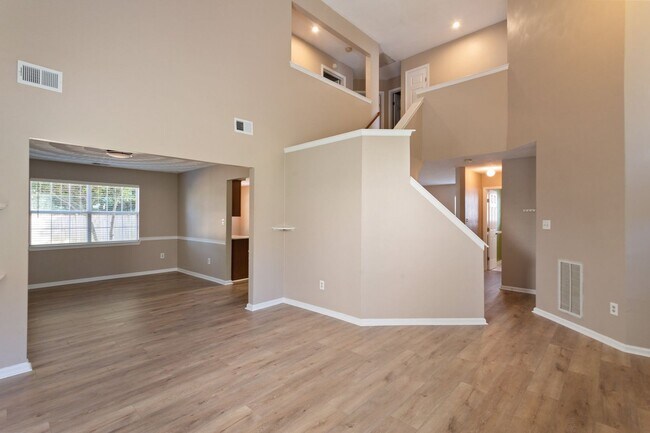Building Photo - 1470 Berkshire Dr