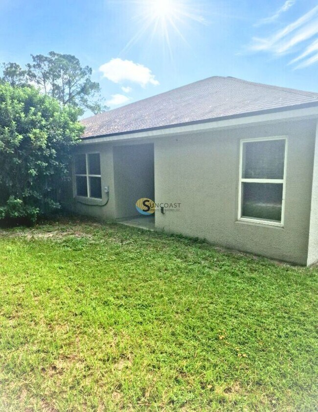 Building Photo - 13 September Pl