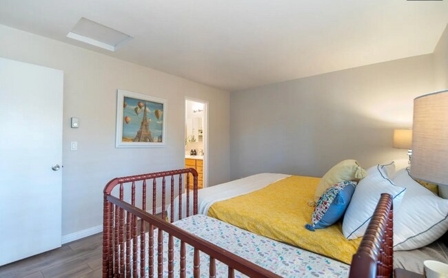 Building Photo - 1173 Capri Dr