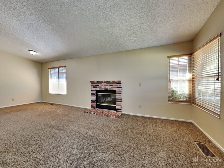 Building Photo - 1582 Woodhaven Ln