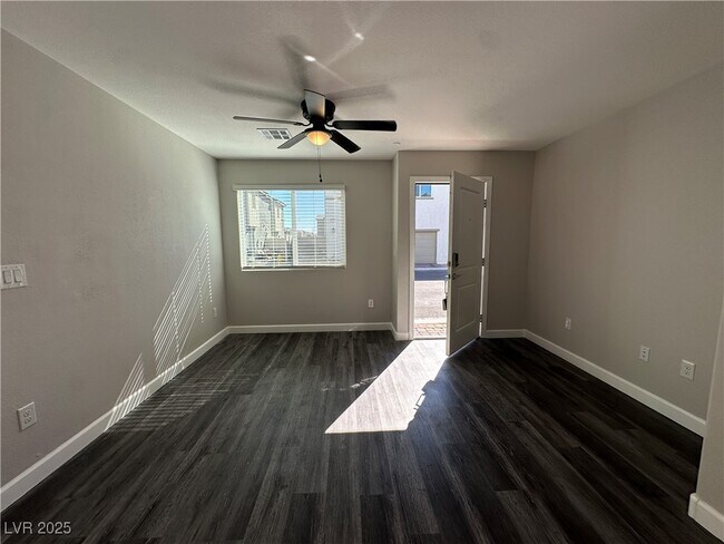 Building Photo - 2834 Champagne Gold Ave