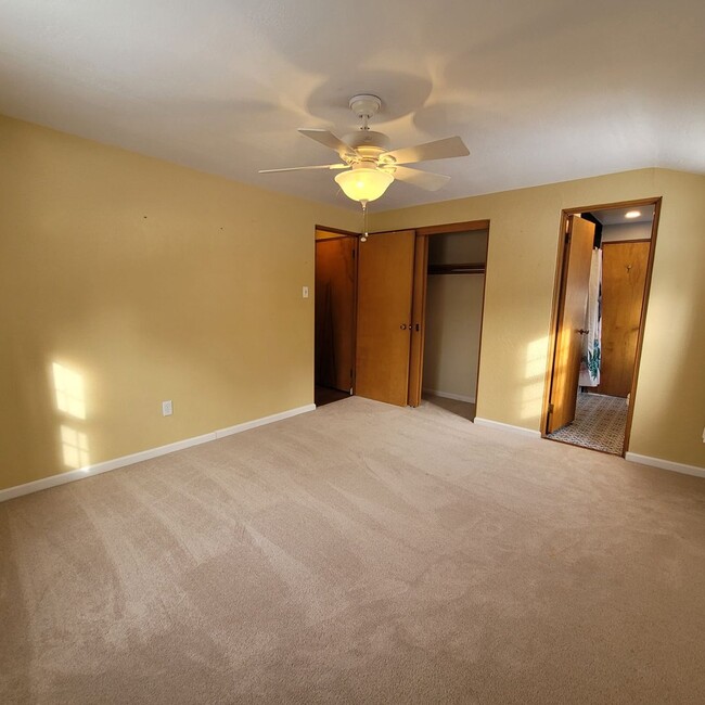 Building Photo - Upper St. Clair 4 Bedroom Home - In ground...
