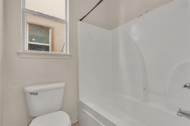 Building Photo - 112 Sandstone Dr