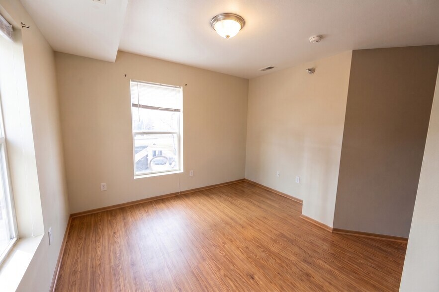 Building Photo - 520 W Mifflin St