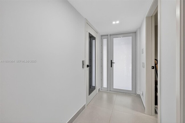 Building Photo - 3830 NE 171 St