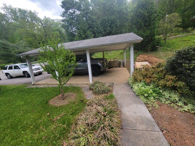 Building Photo - 7494 Cruso Rd