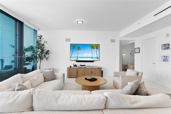 Building Photo - 1451 Brickell Ave