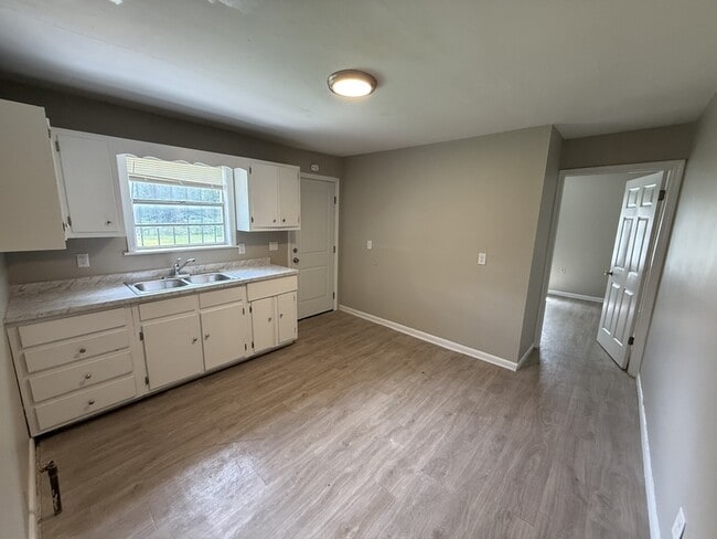 Building Photo - 1351 Austin St