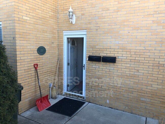 Building Photo - 357 Washington Ave