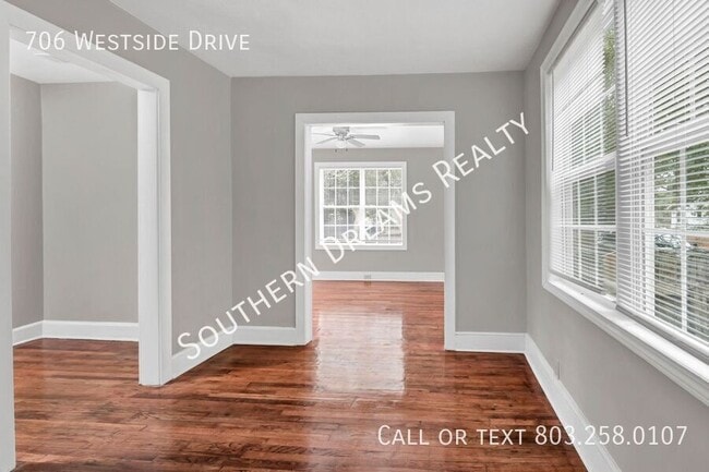 Building Photo - 706 Westside Dr