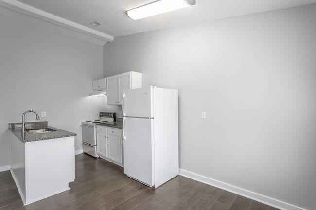 Building Photo - 100 Creeks Bend Dr