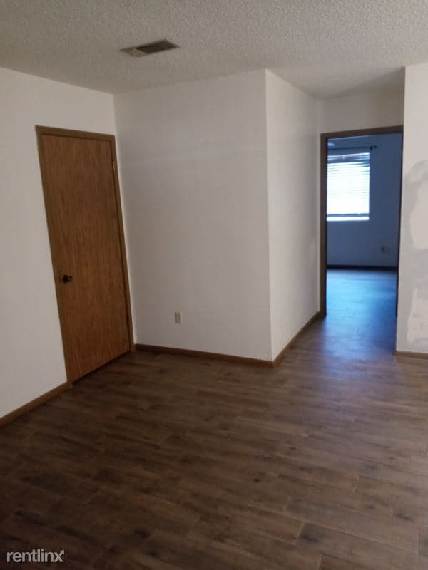 Building Photo - 6040 Bedford Dr