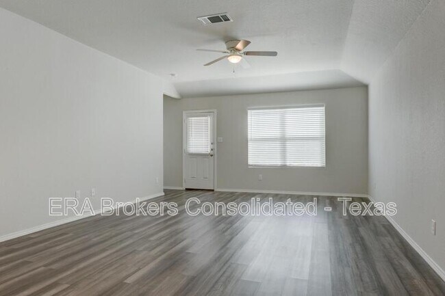 Building Photo - 242 Holland Pk