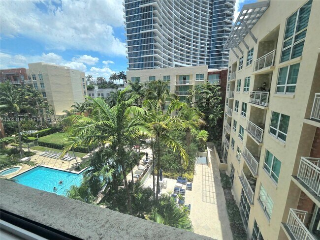 Building Photo - 2000 N Bayshore Dr