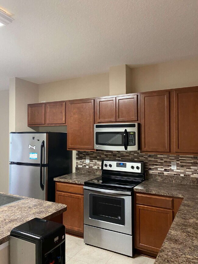 Building Photo - Beautiful 3-Bedroom Townhome in Desirable Oakleaf Plantation – Available Now!