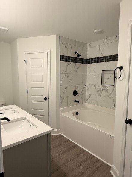 Building Photo - 822 Pitt Ave