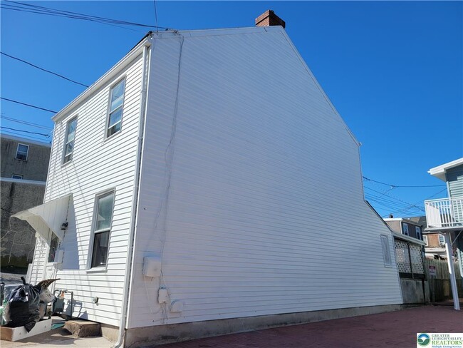 Building Photo - 27 W Allen St