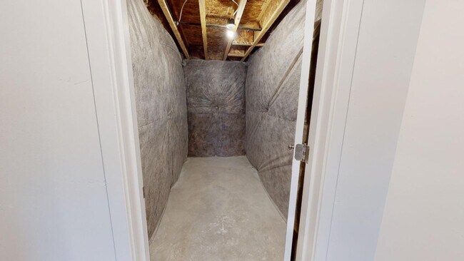 Building Photo - BEAUTIFUL 4-BEDROOM TOWNHOME FOR RENT