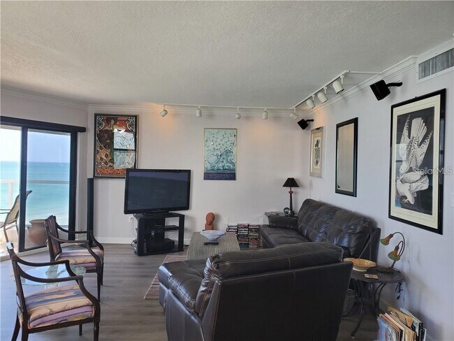 Building Photo - 1050 Longboat Club Rd