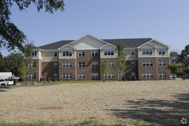 Building Photo - The Manor at West Greenville