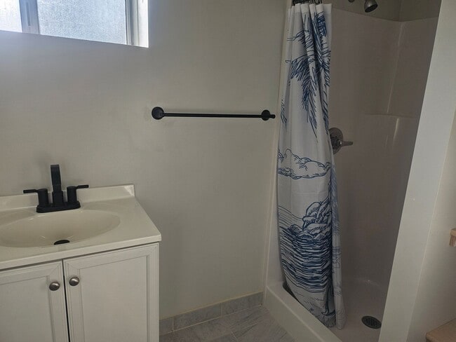 Building Photo - Millbrae Meadows 4 bed 3 bath available now